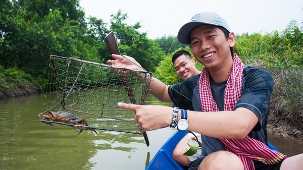 Tham quan vuông tôm sinh thái, đặt lờ cua, soi ba khía